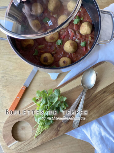 Boulettes de tempeh et sauce rapide tomate mijotée 9 IMG 4061 copie scaled