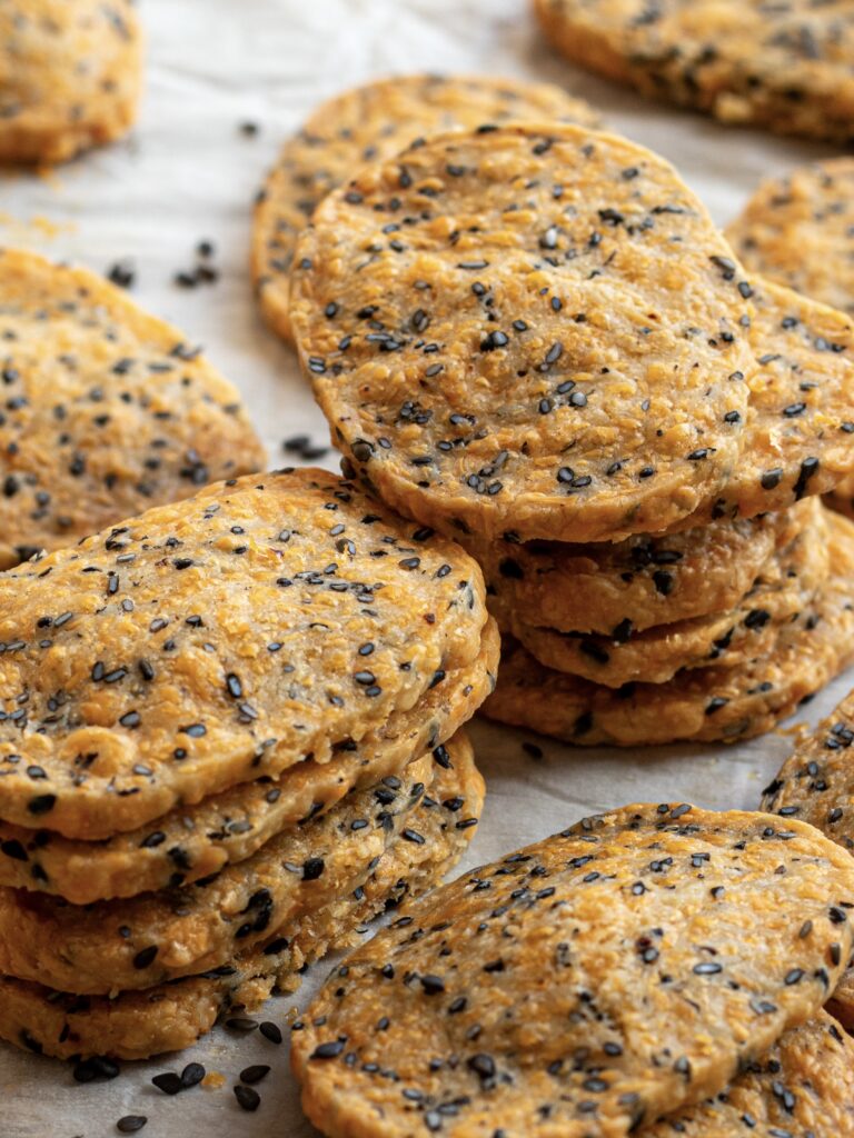 Biscuits apéro maison au fromage et graines de sésame 3 IMG 5899