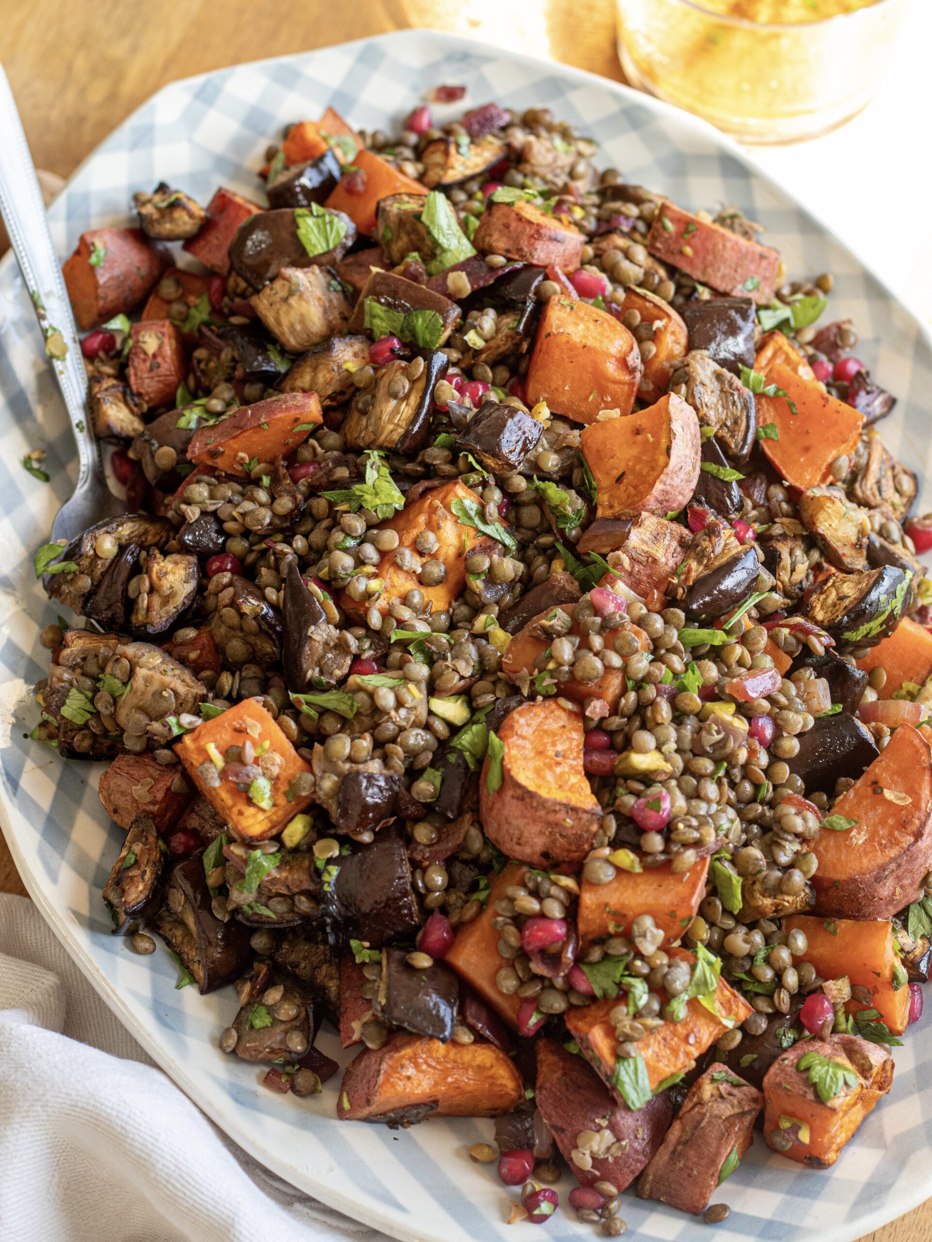 Salade de lentilles, patates douces et aubergines rôties : le plat complet qui a tout bon 1 IMG 2088