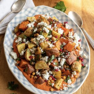 Légumes rôtis, coulis de poivrons rouges, feta et grenade 8 IMG 2157